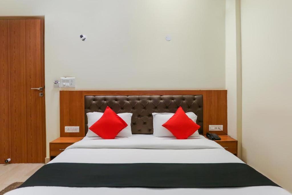 Capital O Bvh Hospitality Near Pvr Ansal Plaza Greater Noida Hotel Exterior foto