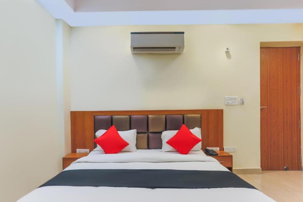 Capital O Bvh Hospitality Near Pvr Ansal Plaza Greater Noida Hotel Exterior foto