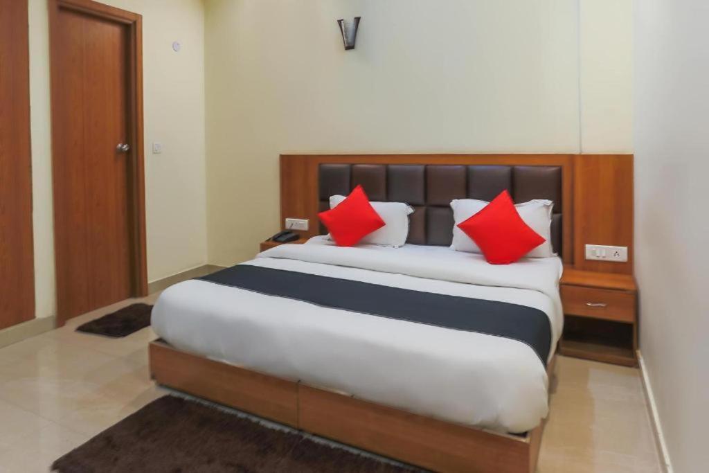 Capital O Bvh Hospitality Near Pvr Ansal Plaza Greater Noida Hotel Exterior foto