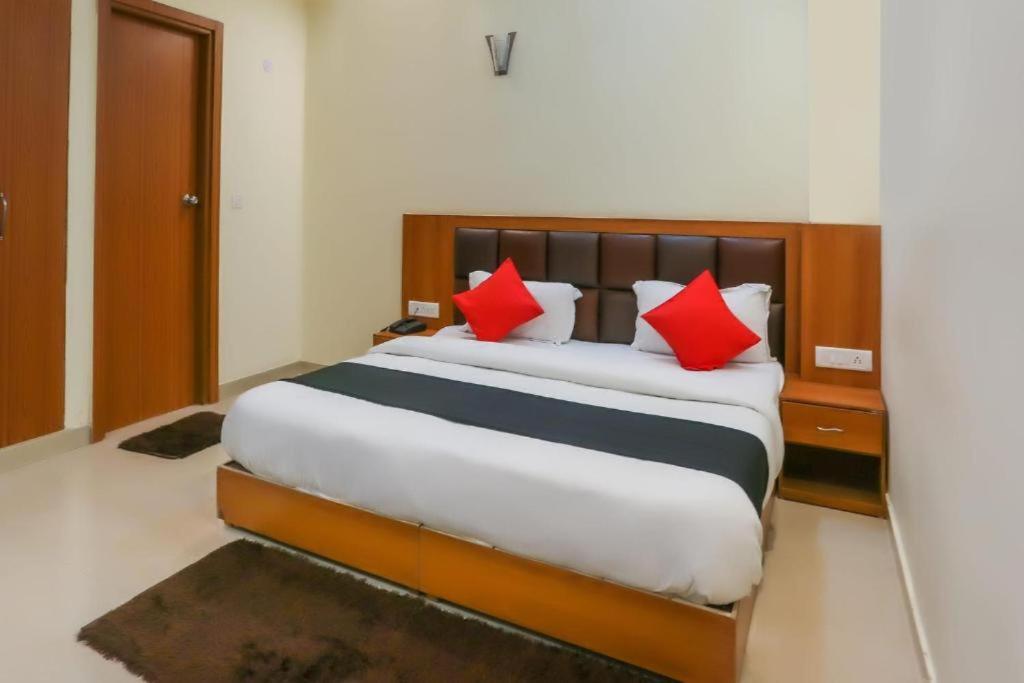 Capital O Bvh Hospitality Near Pvr Ansal Plaza Greater Noida Hotel Exterior foto